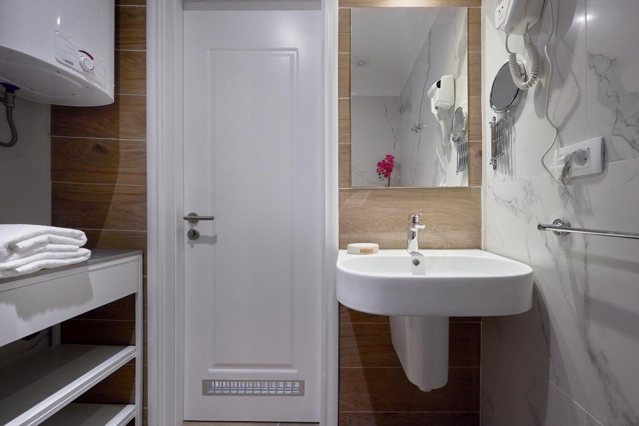 בודווה Garni Hotel Larimar מראה חיצוני תמונה