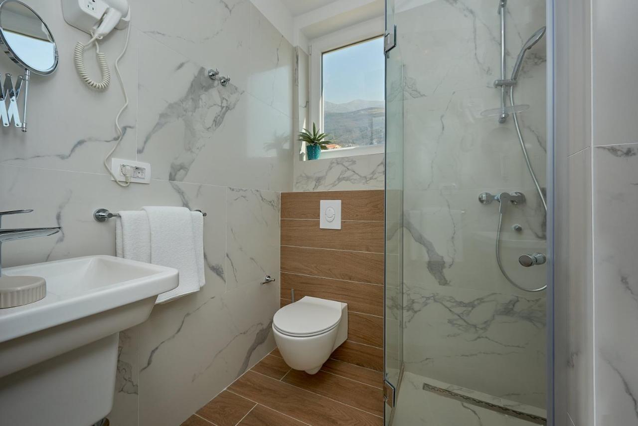 בודווה Garni Hotel Larimar מראה חיצוני תמונה